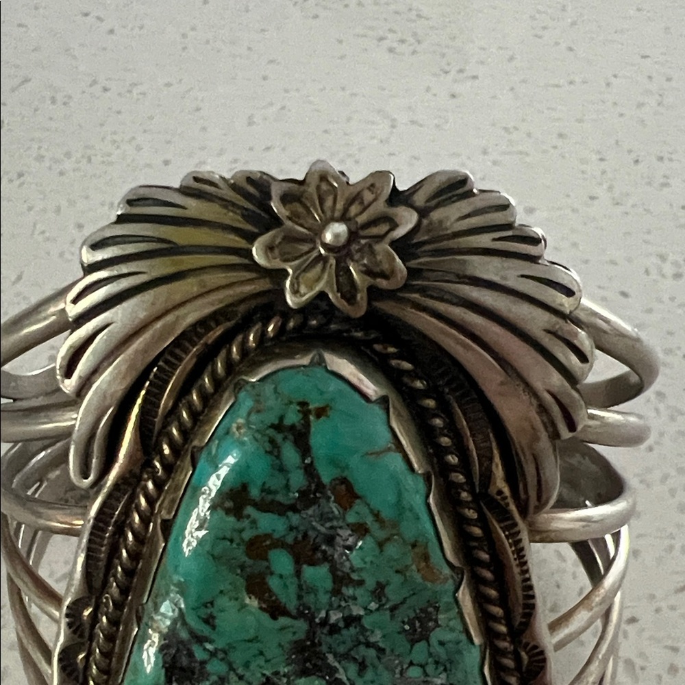 NAVAJO KINGMAN TURQUOISE Sterling Silver Cuff - Picture 6 of 7